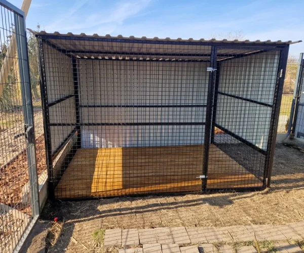 Könnyűszerkezetes kutyakennel