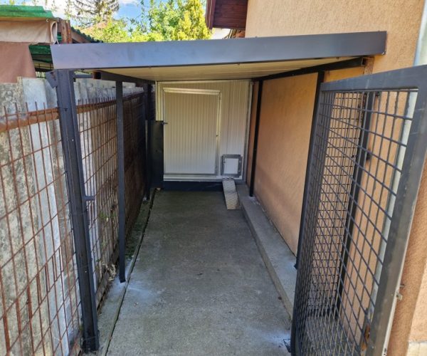 Könnyűszerkezetes kennel