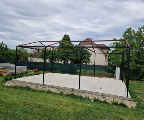 Szendvicspanel garázs